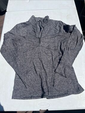 lululemon athletica Women's Long Sleeve Heathered Charcoal Quarter-Zip